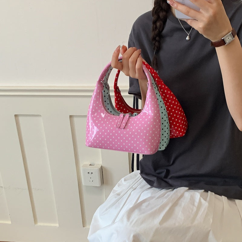 Damen Hobo-Tasche aus glänzendem Kunstleder mit verspieltem Punktedesign Nord Taschen