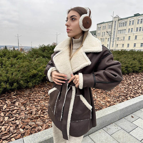 Damen Oversize-Lammfellimitat-Mantel mit kontrastierendem Schalkragen und Bindegürtel Nord Taschen