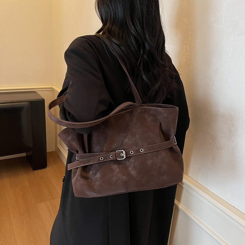Damen Schultertasche mit abnehmbarem Gurt und modernem Design Nord Taschen