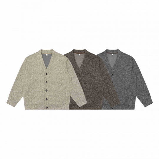Unisex Oversize-Strickcardigan mit V‑Ausschnitt, durchgehender Knopfleiste und aufgesetzten Eingrifftaschen Nord Taschen