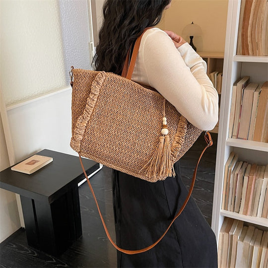 Damenhandtasche aus gewebtem Naturmaterial mit fransenartiger Dekoration Nord Taschen