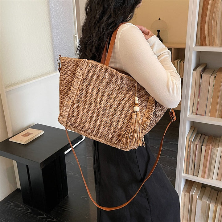 Damenhandtasche aus gewebtem Naturmaterial mit fransenartiger Dekoration Nord Taschen