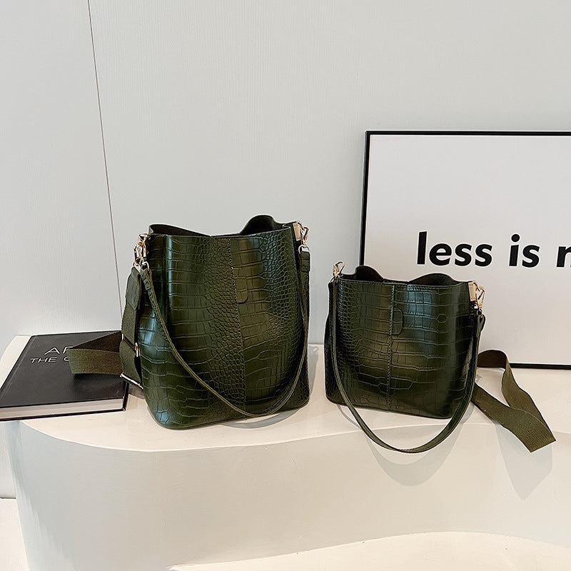 Damen-Handtasche im stilvollen Krokodil-Look mit verstellbarem Schulterriemen | Nord Taschen