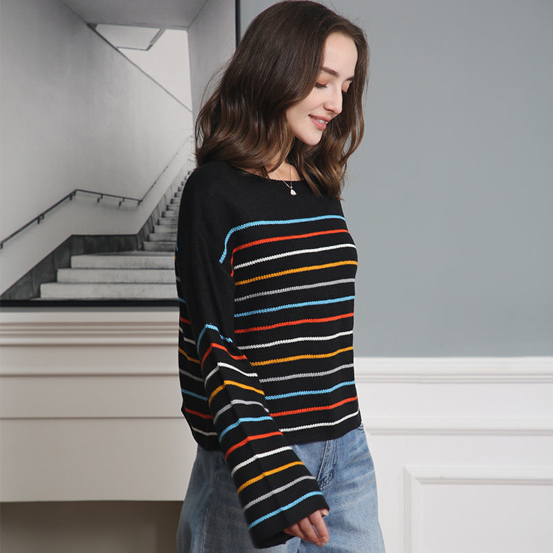 Damen Kurzgeschnittener Feinstrick-Pullover mit Rundhalsausschnitt, mehrfarbigen Horizontalstreifen und überschnittenen Schultern Nord Taschen