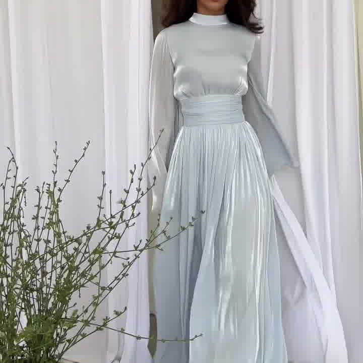 Stylisches Maxikleid mit Bindegürtel