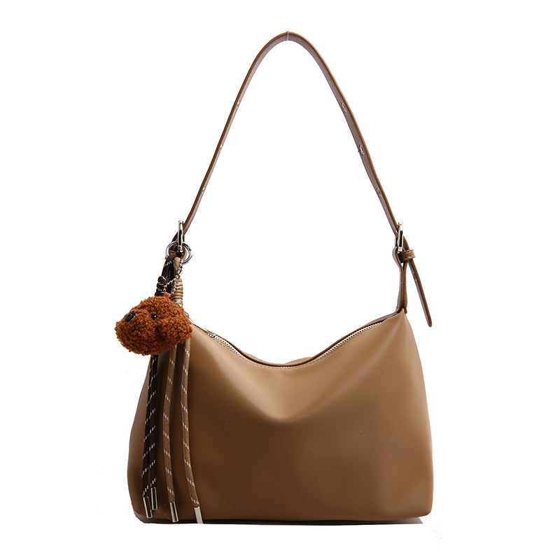 Damen Schultertasche mit verspieltem Teddy-Anhänger Nord Taschen