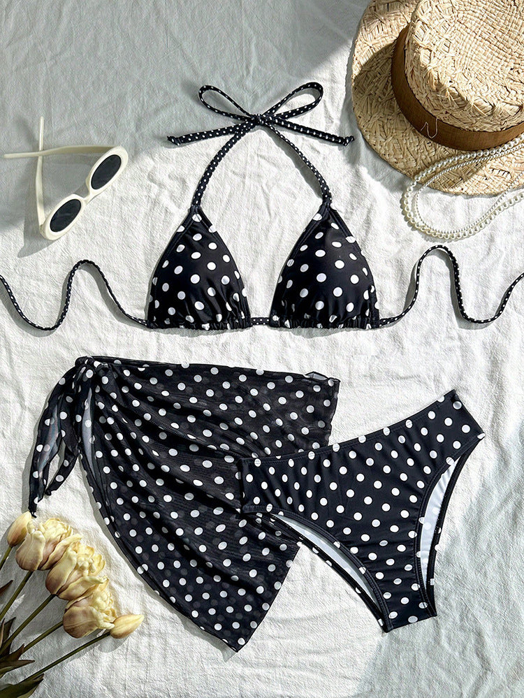 Damen Triangel-Bikini mit verspieltem Polka-Dots-Muster und ergänzt durch einen eleganten Wickelrock Nord Taschen