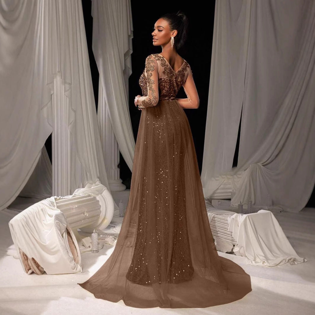 Damen Glamouröses Abendkleid mit schimmerndem Spitzenoberteil und fließendem Tüllumhang Avellé