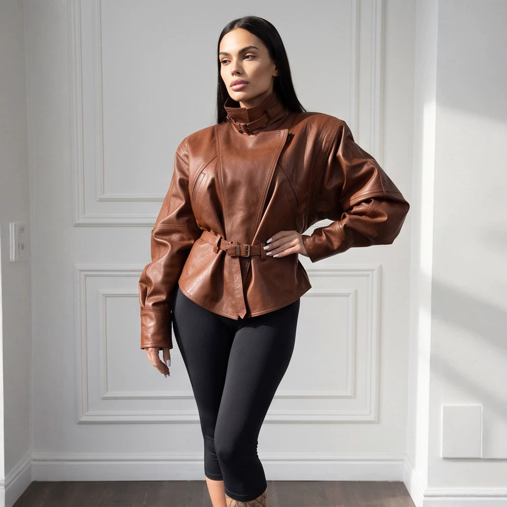 Damen Taillierte Kunstlederjacke mit Stehkragen, Nackenriemen und figurformendem Taillengürtel Nord Taschen