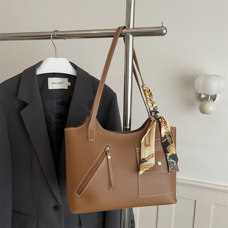 Damen moderne Handtasche mit praktischen Fächern und kreativen Designelementen Nord Taschen