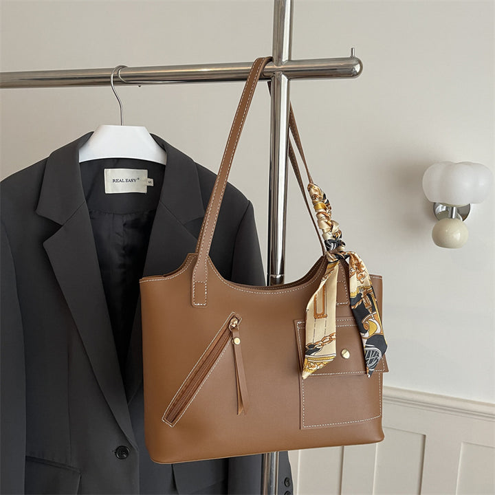 Damen moderne Handtasche mit praktischen Fächern und kreativen Designelementen Nord Taschen