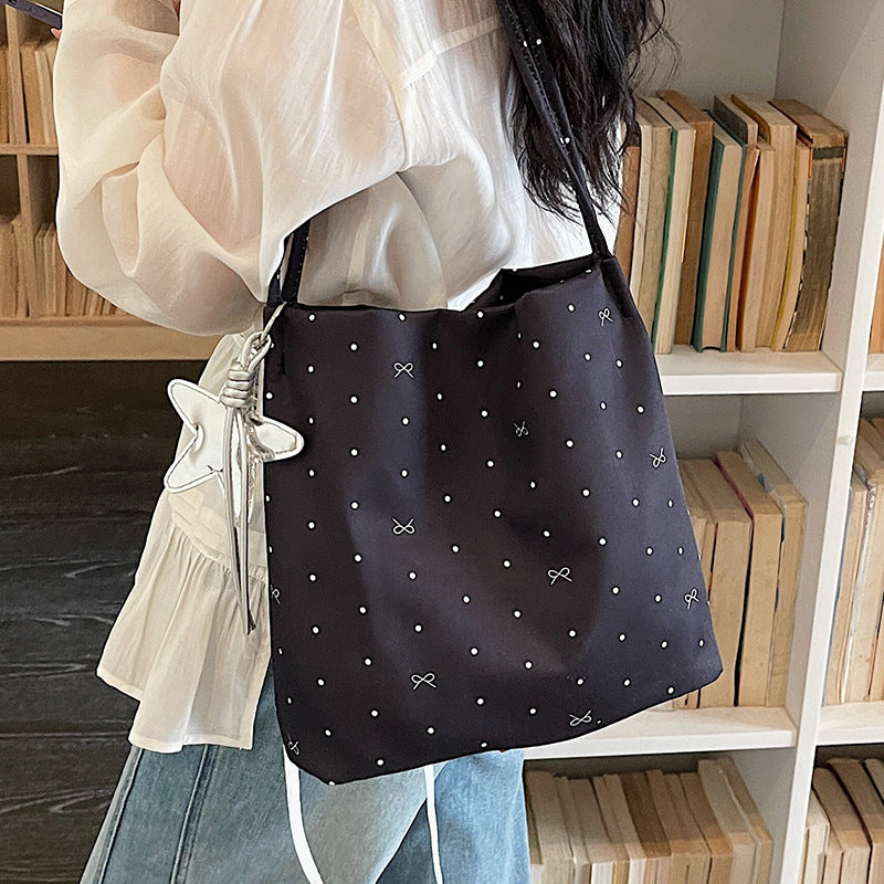Damen Beuteltasche mit fröhlichem Punkten-Design Nord Taschen