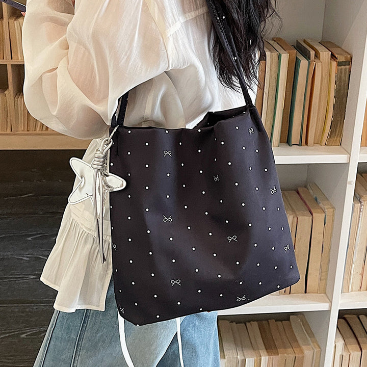 Damen Beuteltasche mit fröhlichem Punkten-Design Nord Taschen