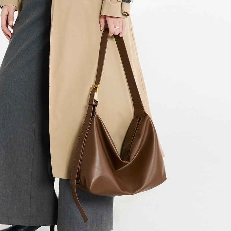 Damen Hobo-Tasche im eleganten Design mit weichem Kunstleder und praktischem Reißverschluss Nord Taschen