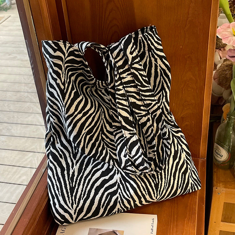 Damen Jutetasche mit auffälligem Zebra-Muster Nord Taschen