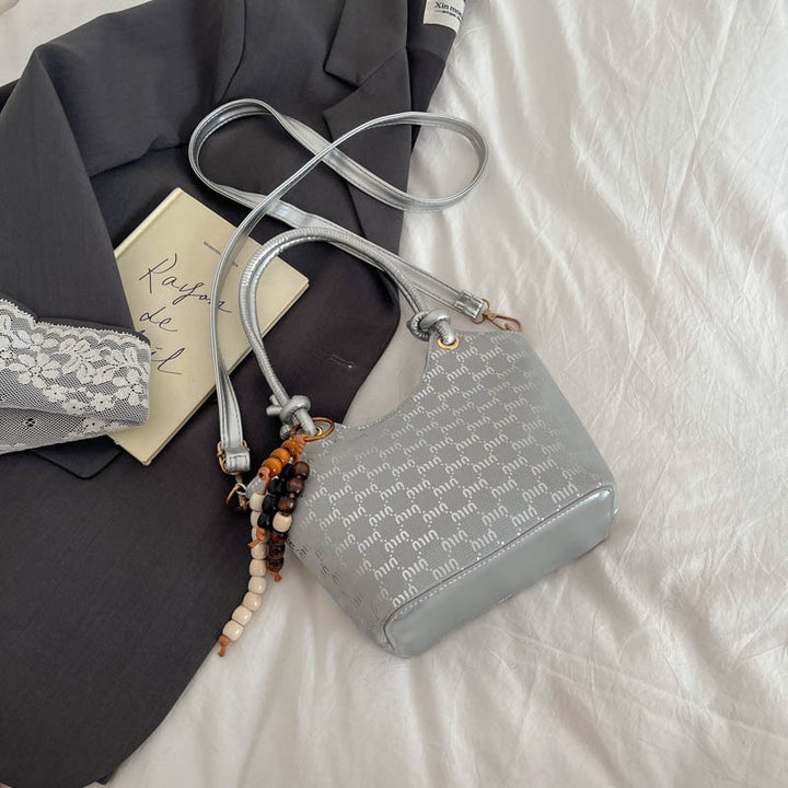 Damen Mini-Handtasche mit schimmerndem Obermaterial und eleganten Accessoires Nord Taschen