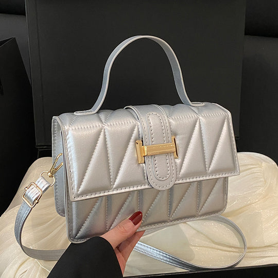 Damen Handtasche mit gestepptem Design und elegantem Klappverschluss Nord Taschen