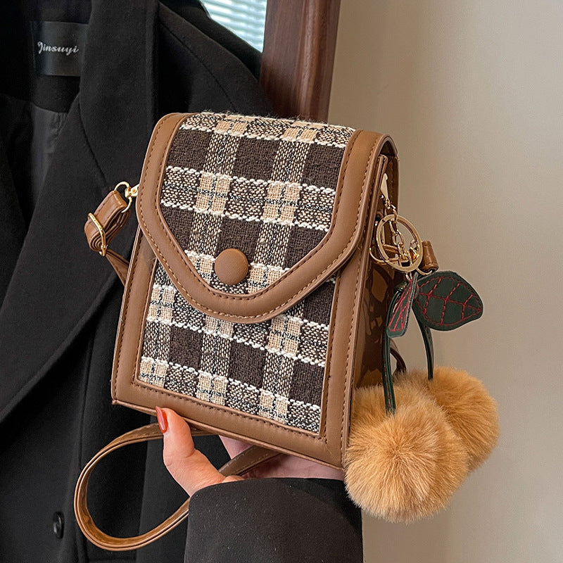 Damen Umhängetasche mit modernem Karomuster und praktischen Fächern Nord Taschen