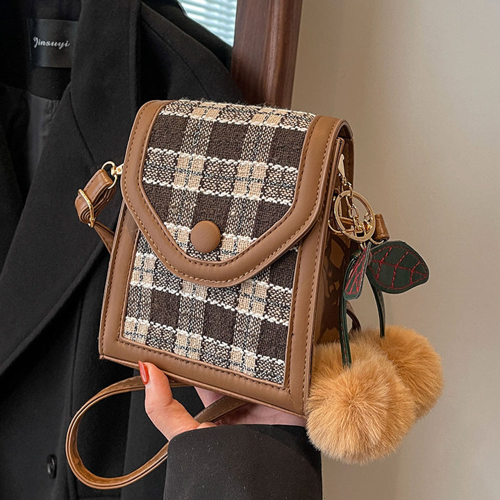 Damen Umhängetasche mit modernem Karomuster und praktischen Fächern Nord Taschen