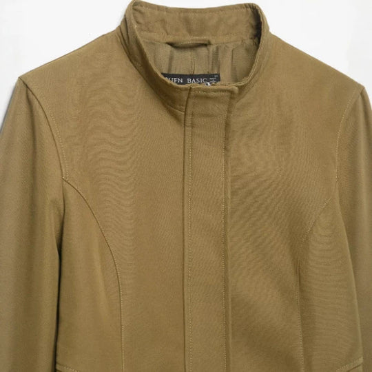 Damen Taillierte Kurzjacke mit Schößchen und Stehkragen Nord Taschen