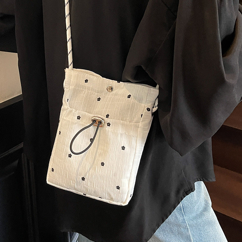 Damen kleine Umhängetasche mit blütenförmigem Design Nord Taschen