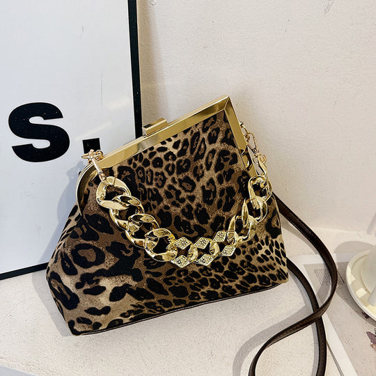 Damen modische Umhängetasche mit auffälligem Leopardenmuster und goldener Kettenakzent Nord Taschen