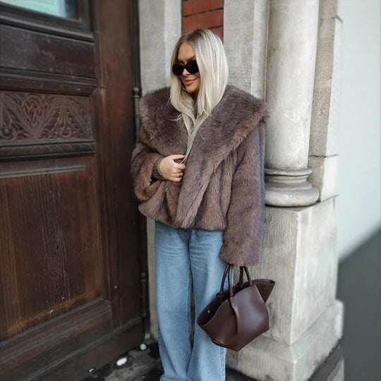 Damen Kurzjacke aus Kunstpelz im Boxy‑Schnitt mit voluminösem Schalkragen Nord Taschen