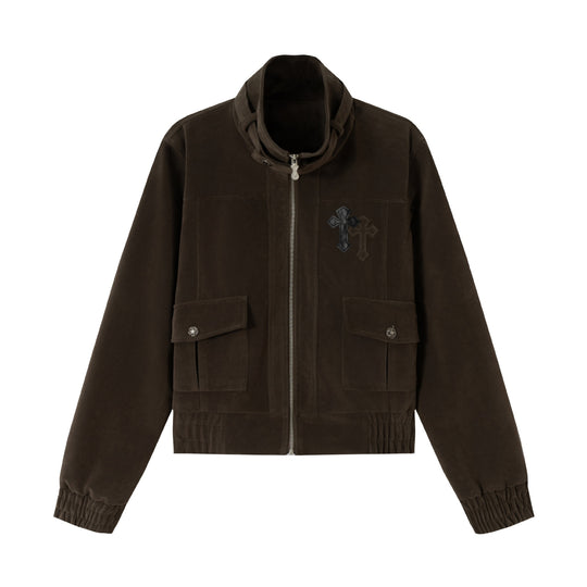 Herren Kurzblouson aus Veloursoptik mit Funnelkragen, Cargo‑Pattentaschen und Zierkreuz-Applikation Nord Taschen