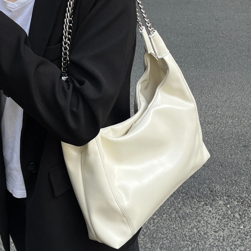 Damen eleganter Hobo-Tasche mit dekorativer Kette Nord Taschen