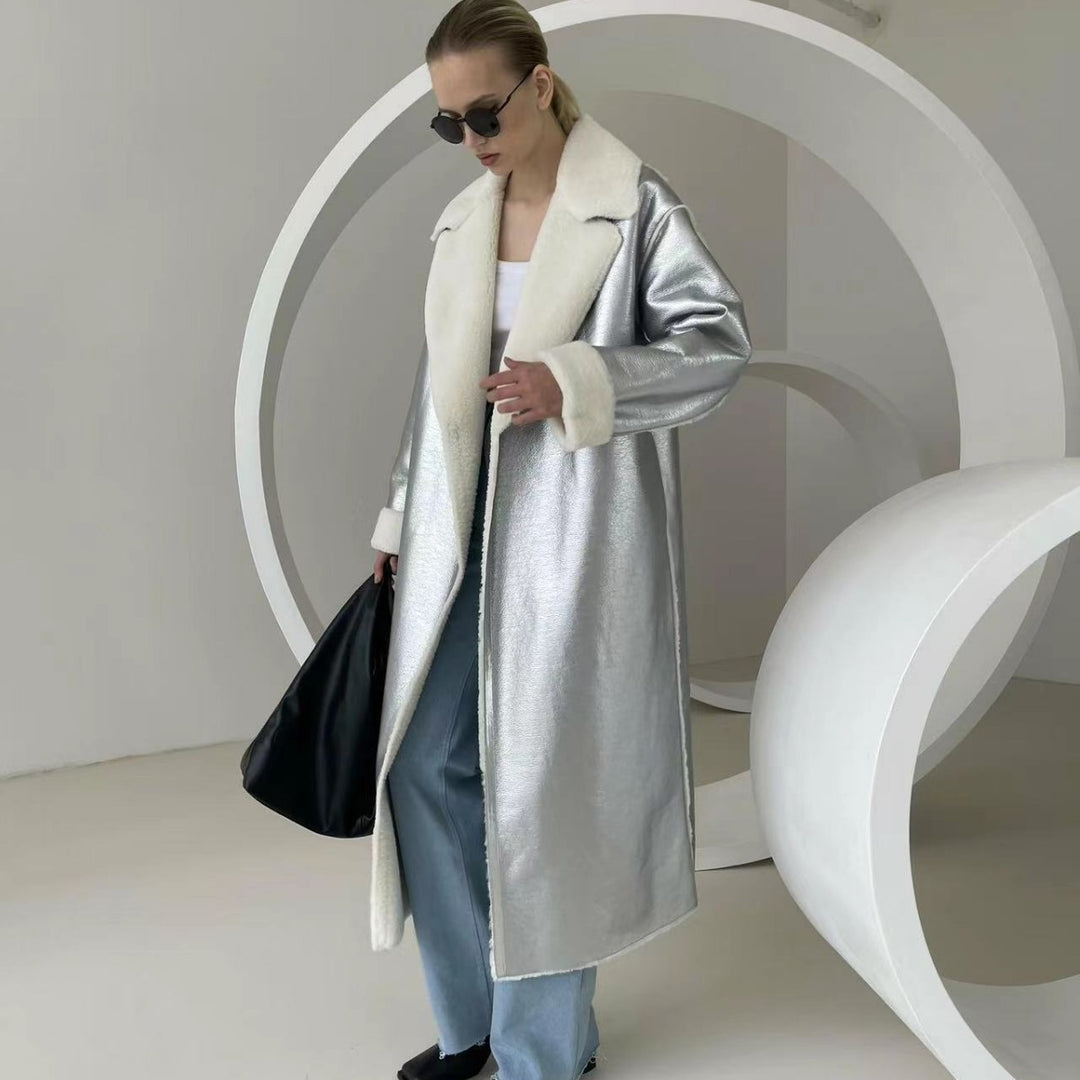 Damen Longline-Mantel aus Metallic‑Material mit Teddyfutter und überschnittener Schulter Nord Taschen