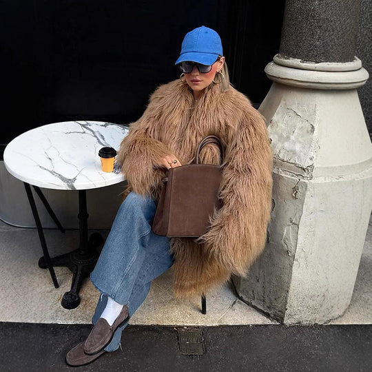 Damen Oversize Shaggy‑Kunstpelz‑Mantel mit langer Florstruktur und verdeckter Knopfleiste Nord Taschen