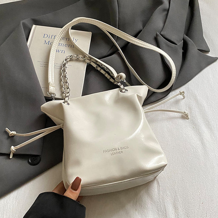 Damen Hobo-Tasche mit elegantem Kettenakzent und modernem Kordelzug Nord Taschen