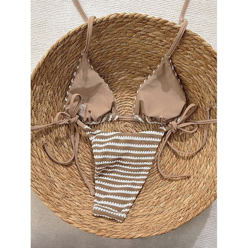 Damen Triangel-Bikini mit modischem Streifenmuster und verstellbaren BindNord Taschenändern Nord Taschen
