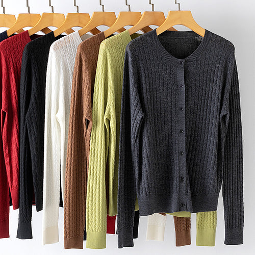 Damen Feinstrick-Cardigan mit Zopfmuster, Rundhalsausschnitt und Knopfleiste Nord Taschen