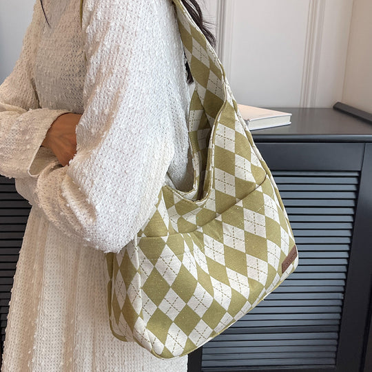 Damen Umhängetasche mit modernem Rautenmuster und praktischen Innenfächern Nord Taschen
