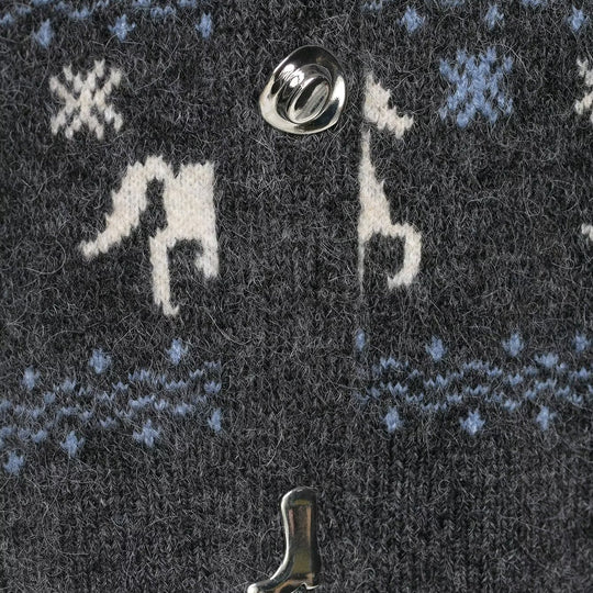 Damen Strickcardigan mit Pferde- und Hufeisen-Jacquard sowie dekorativen Stiefelknöpfen Nord Taschen