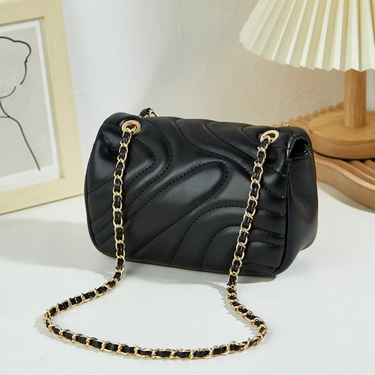 Damen Clutch-Tasche mit eleganter Steppung und goldenen Kettenakzenten Nord Taschen