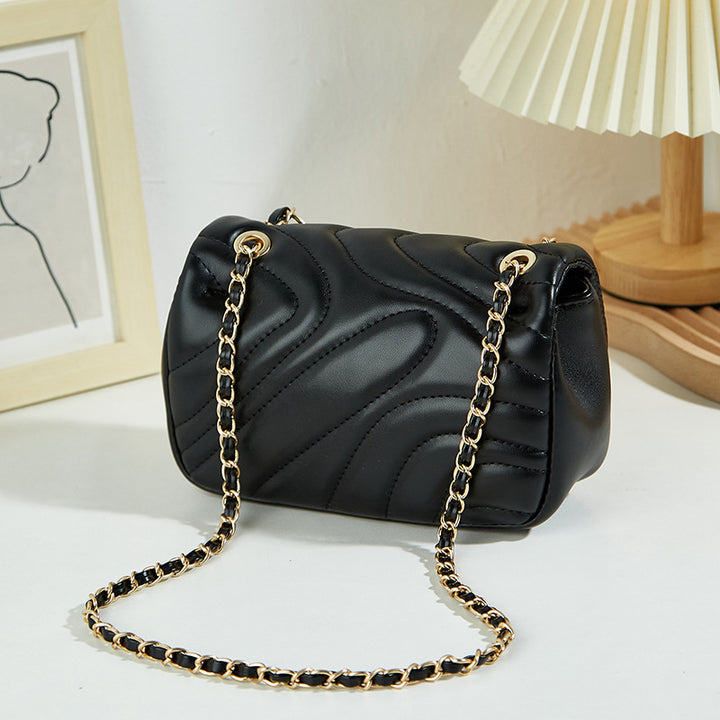 Damen Clutch-Tasche mit eleganter Steppung und goldenen Kettenakzenten Nord Taschen