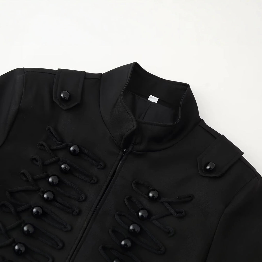 Damen Kurze uniforminspirierte Jacke mit Stehkragen und dekorativen Kordel‑Applikationen Nord Taschen