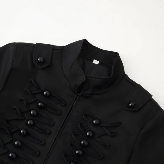 Damen Kurze uniforminspirierte Jacke mit Stehkragen und dekorativen Kordel‑Applikationen Nord Taschen