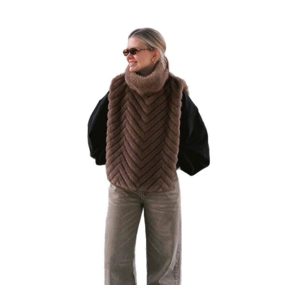 Damen Gefüttertes Pelzponcho mit hohem Rollkragen & Chevron-Struktur Nord Taschen