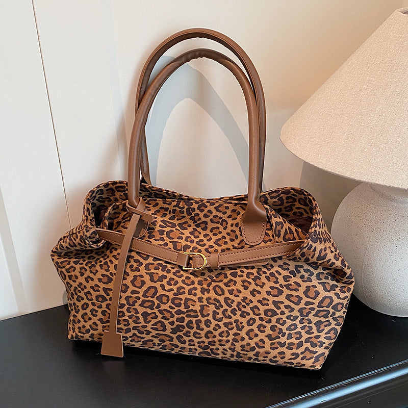 Damen modische Umhängetasche im eleganten Leo-Design Nord Taschen