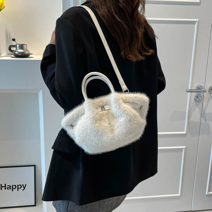 Damen Umhängetasche mit kuscheligem Fell-Design Nord Taschen