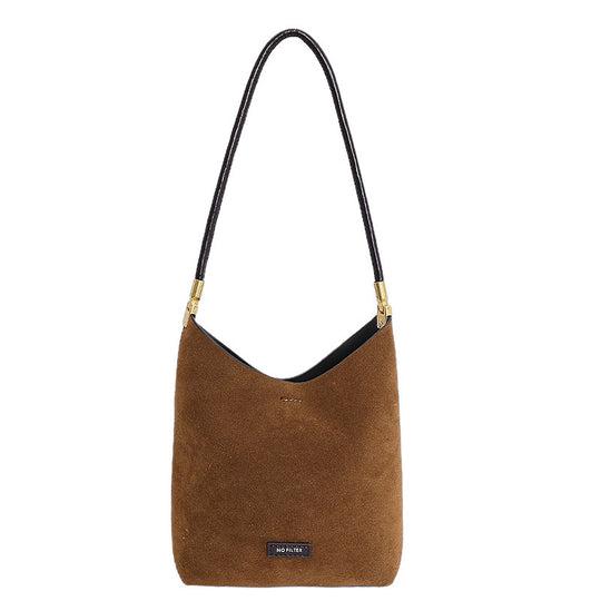 Damen Hobo-Tasche aus weichem Veloursleder mit eleganten Akzenten Nord Taschen