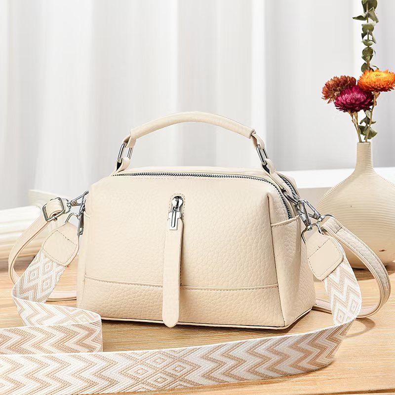 Damen Handtasche mit abnehmbarem, dekorativem Gurt Nord Taschen