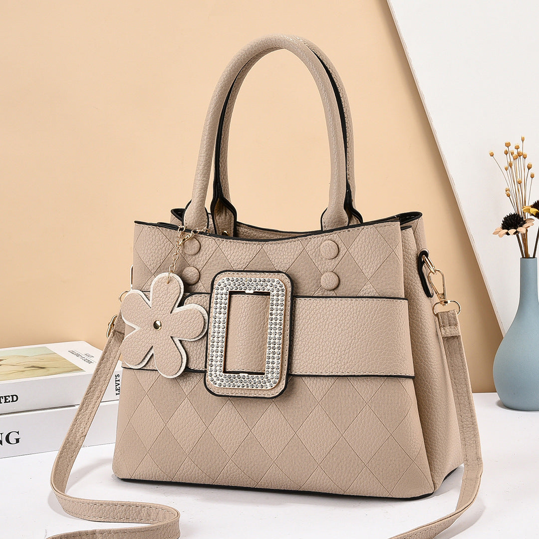 Damen Designer Handtasche mit besonderen Verzierungen und praktischem Schultergurt Nord Taschen