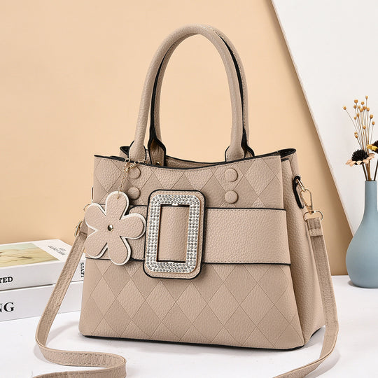 Damen Designer Handtasche mit besonderen Verzierungen und praktischem Schultergurt Nord Taschen