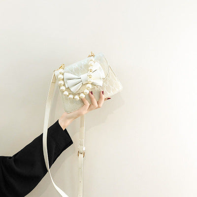 Damen Clutch mit verspieltem Schleifen-Design und edlen Perlenakzenten Nord Taschen