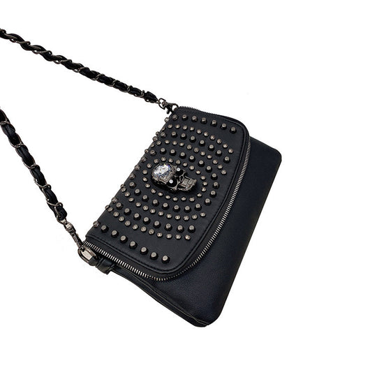 Damen Clutch mit verspieltem Totenkopf-Design und dekorativen Nieten Nord Taschen