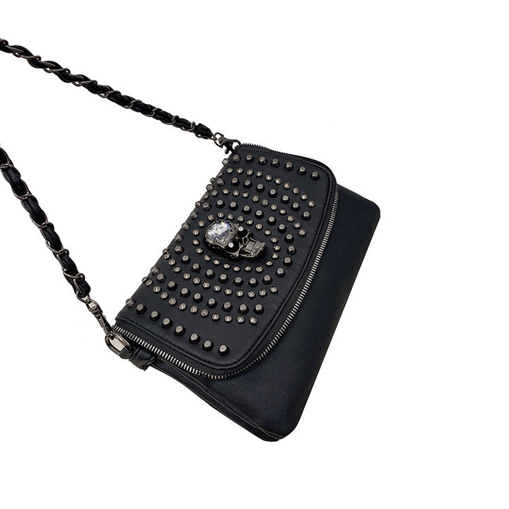 Damen Clutch mit verspieltem Totenkopf-Design und dekorativen Nieten Nord Taschen